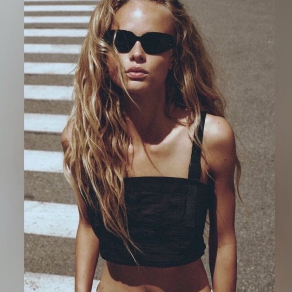 ZARA Black Cropped Utility Clip Strap
Tank
